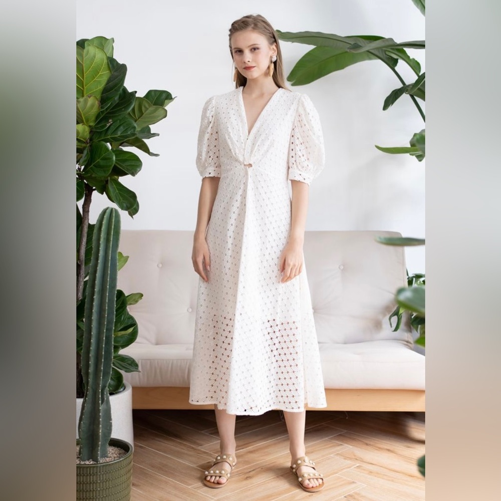 TWIST V-NECK BUTTONED EYELET DRESS IN WHITE